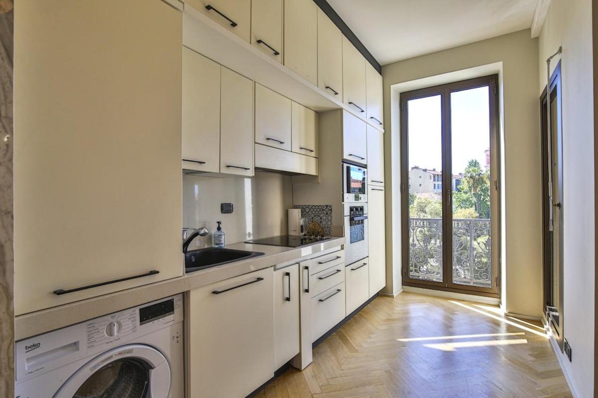 Balcon Vue Coulee Verte. Luxe Plein Coeur De Apartment